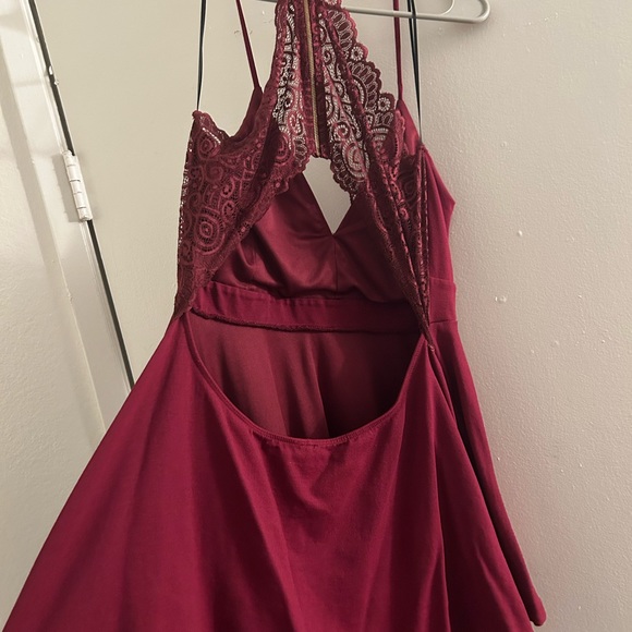 Maroon Windsor Dress, lace and open back - Picture 1 of 2